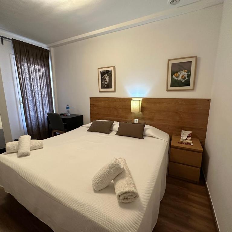 Hostal Alogar - Double or Twin Room with Private Bathroom - 13