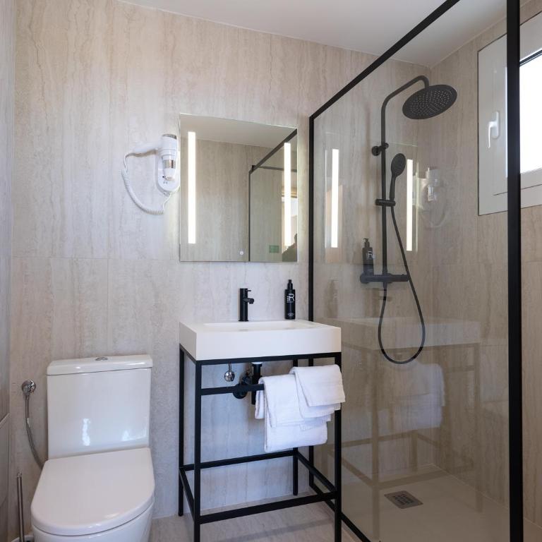 Hotel Revellata & Spa - Small - Double Room - Balcony with Sea/ Pool View - 3