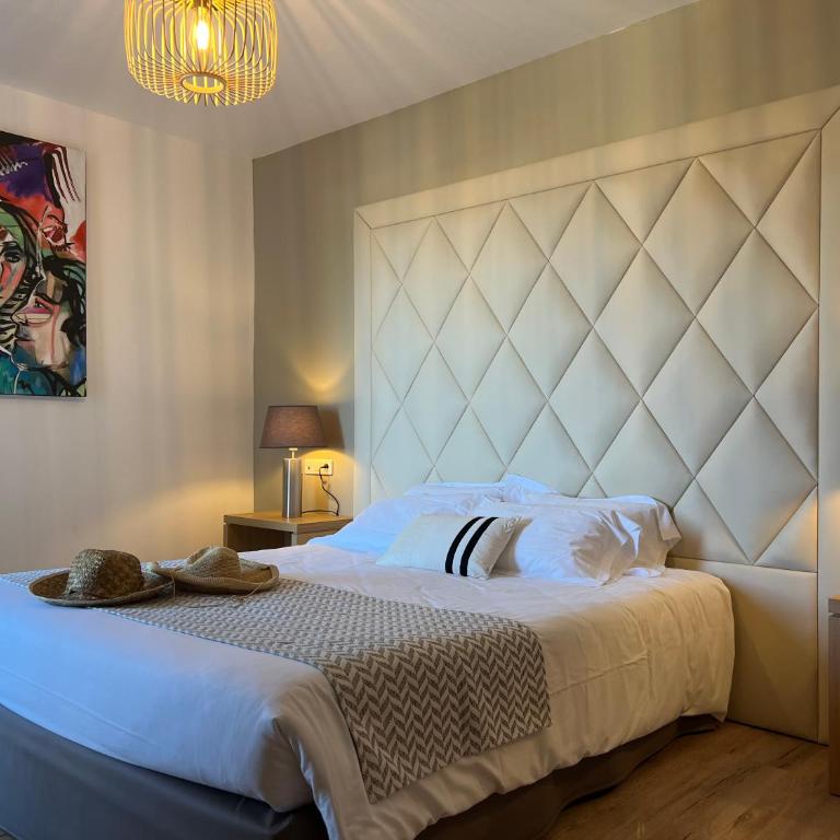 Hotel Revellata & Spa - Medium - Double or Twin Room - Balcony with Sea and Swimming Pool View - 1