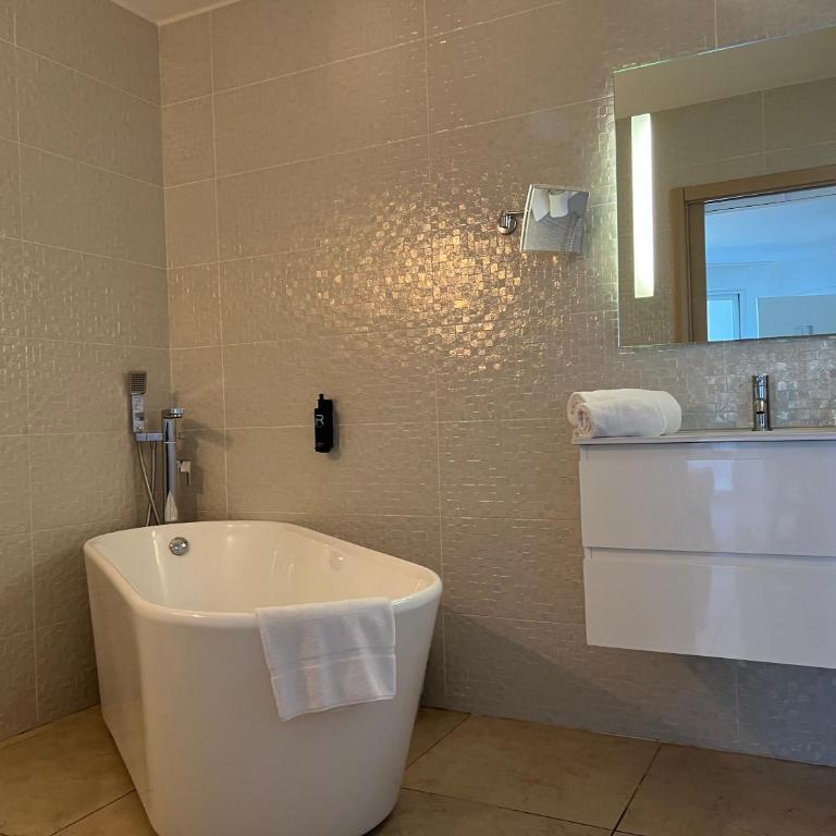 Hotel Revellata & Spa - Medium Pool Side- Double or Twin Room - - 6
