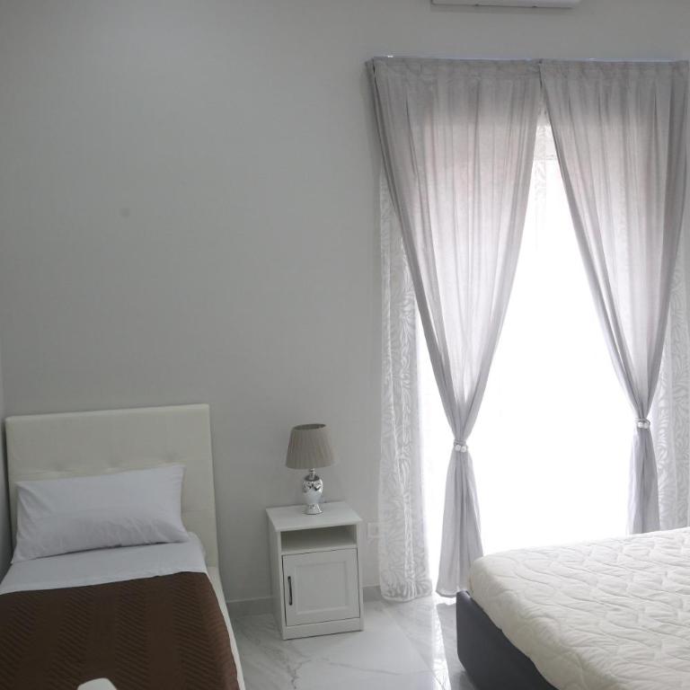 Opera Home Napoli - Standard Triple Room - 12