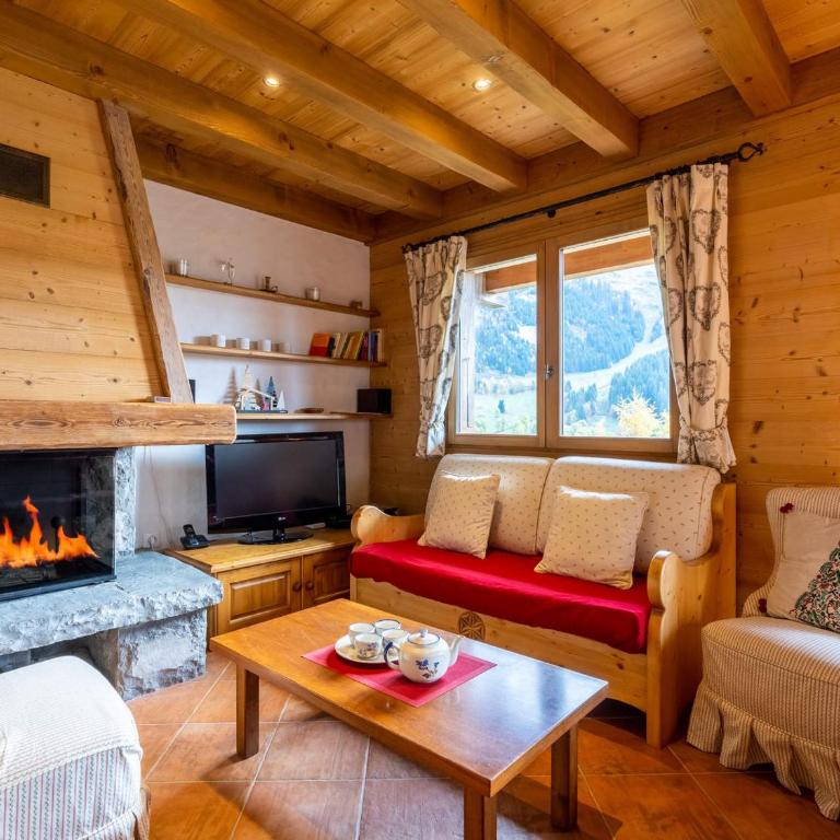 Chalet mitoyen 3 étoiles à La Clusaz, 500m des pistes, 10 pers, terrasse, cheminée, garage, WiFi - FR-1-459-186 - Chalet - 6