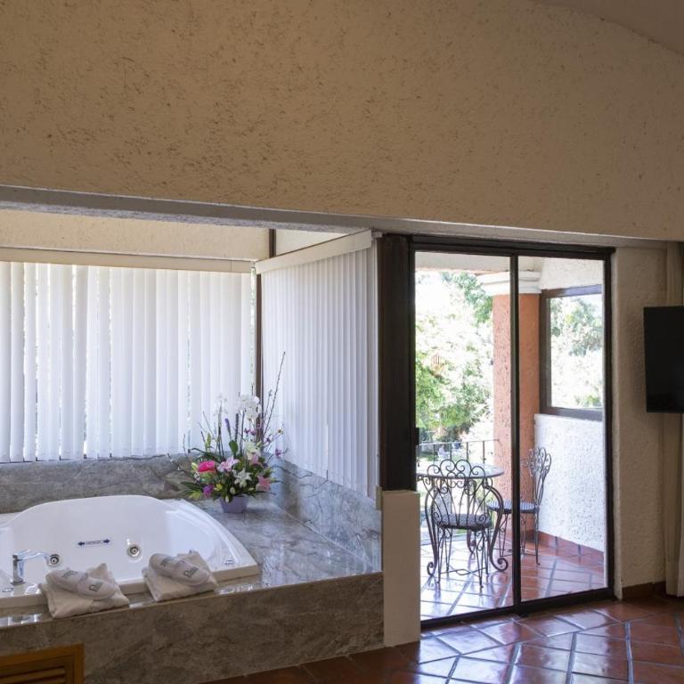 Hosteria Las Quintas Hotel Restaurante Bar - Suite con bañera de hidromasaje - Cama extragrande - 3
