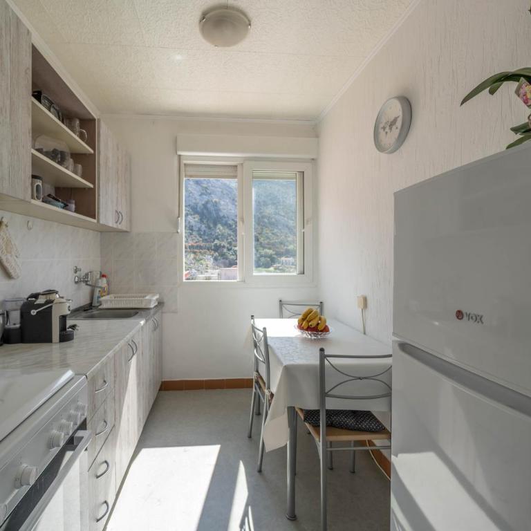The view of Kotor - Sea & Old town view - One-Bedroom Apartment - 5