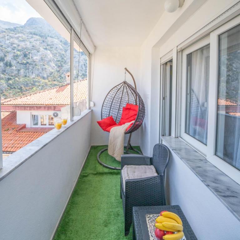 The view of Kotor - Sea & Old town view - One-Bedroom Apartment - 8