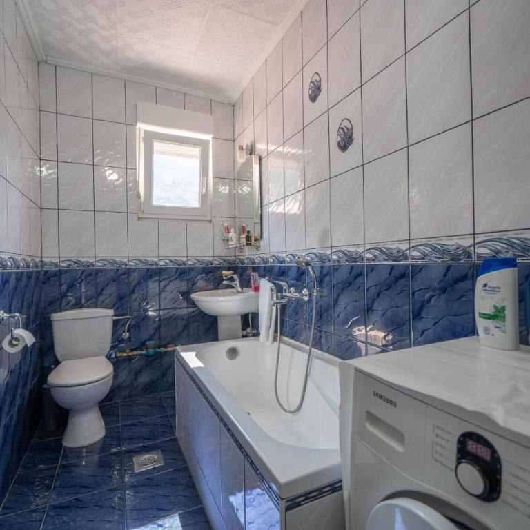 The view of Kotor - Sea & Old town view - One-Bedroom Apartment - 10