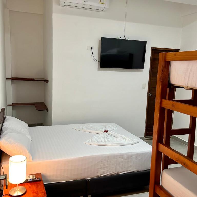 Hostal Grand Park Palomino - Quadruple Room with Private Bathroom - 4