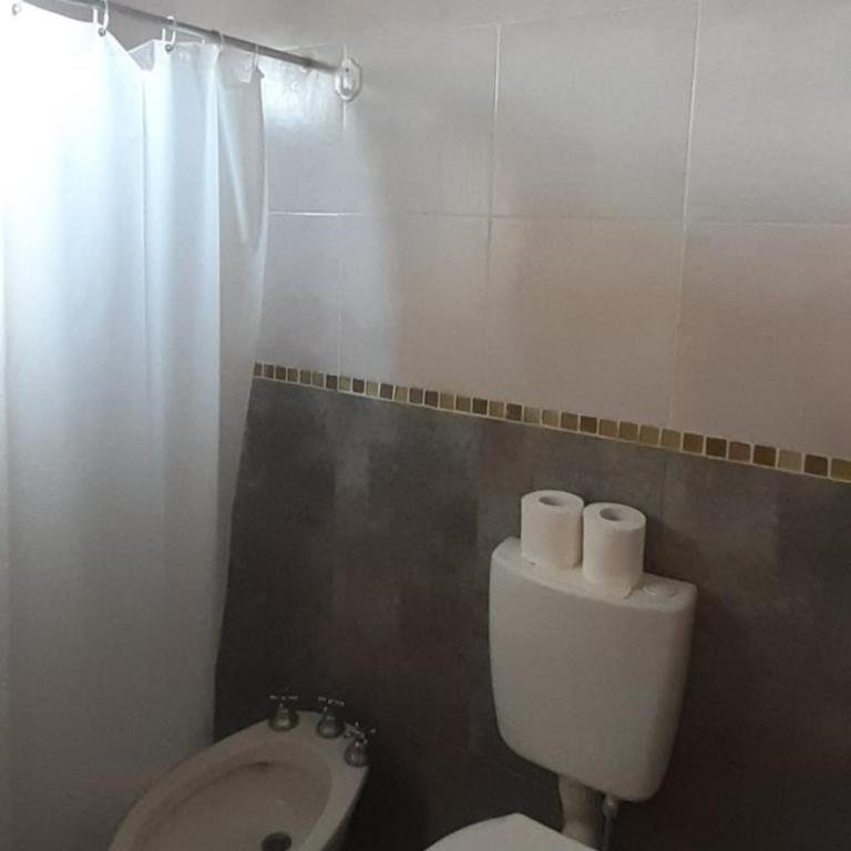 Casas HG-Desayuno sencillo entregado al check in-Pileta normal y climatizada en predio a 5 minutos en auto-Acepta mascotas bajo petición-Cochera para 1 auto - Chalet de 1 dormitorio - 22