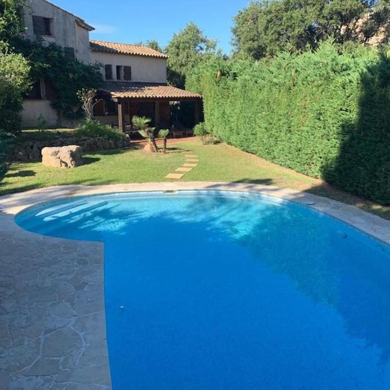 Spacious Villa with Pool and Fireplace - Villa - 3