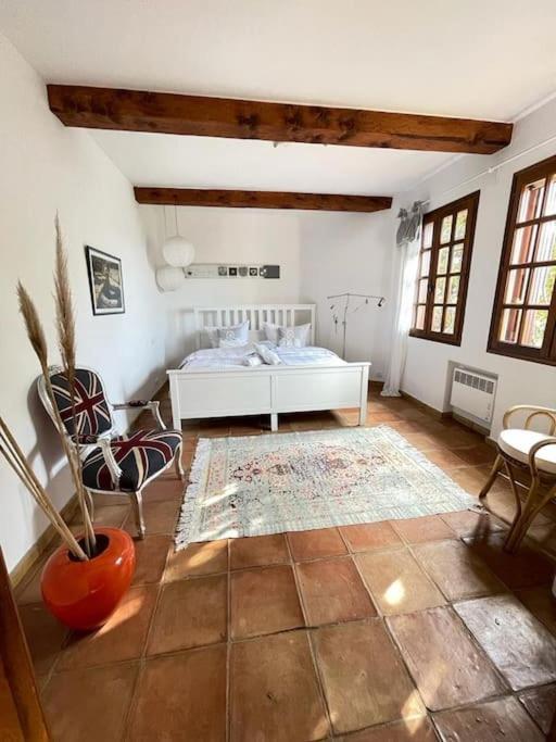 Spacious Villa with Pool and Fireplace - Villa - 21