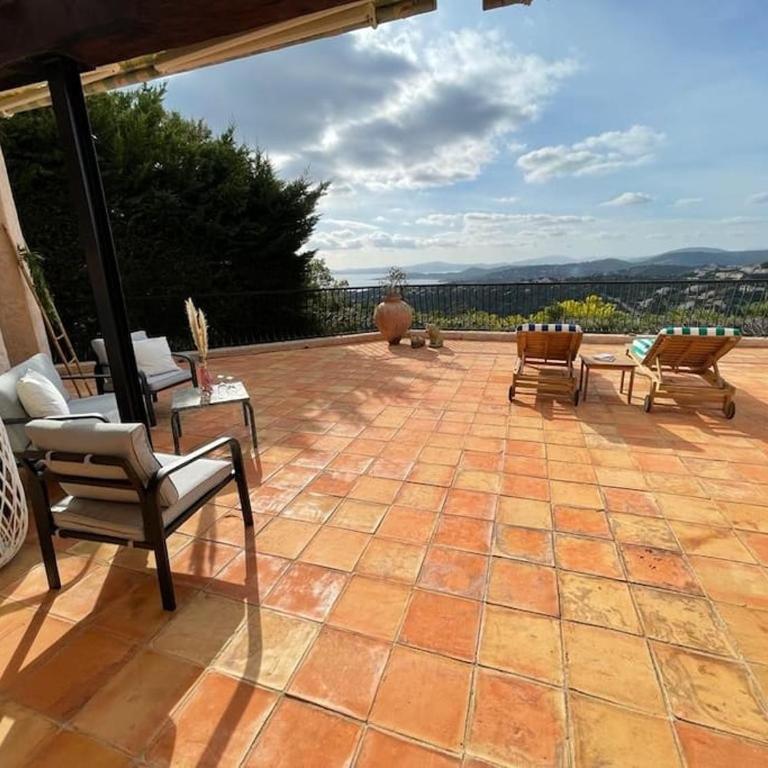 Spacious Villa with Pool and Fireplace - Villa - 23