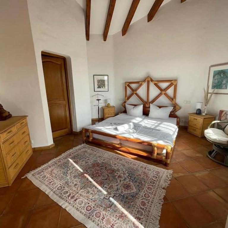 Spacious Villa with Pool and Fireplace - Villa - 29