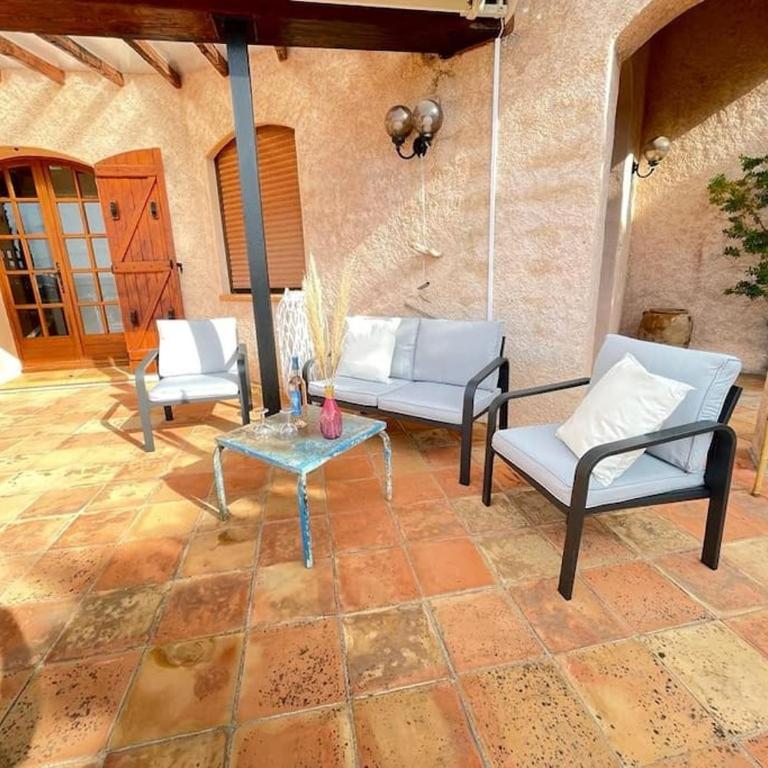 Spacious Villa with Pool and Fireplace - Villa - 30