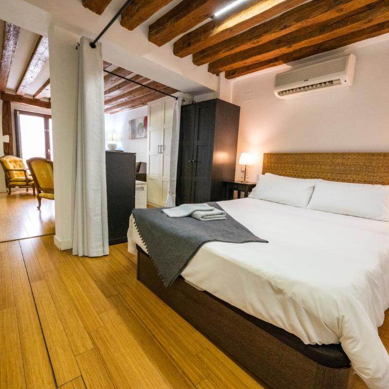 Apartamentos Huertas 10 - Suite - 17