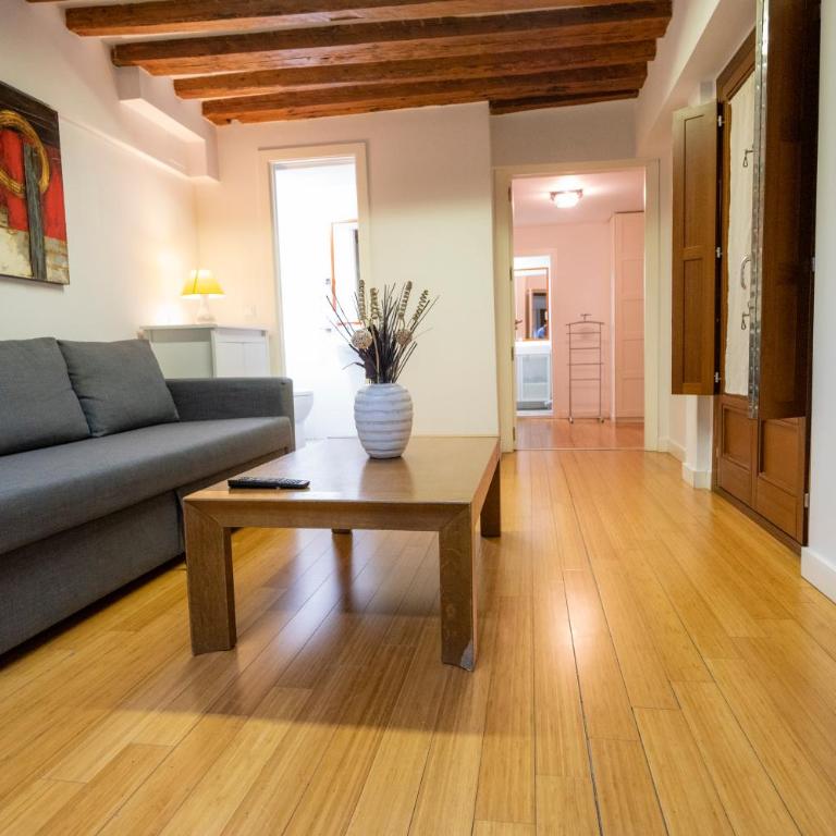 Apartamentos Huertas 10 - Deluxe Suite - 17