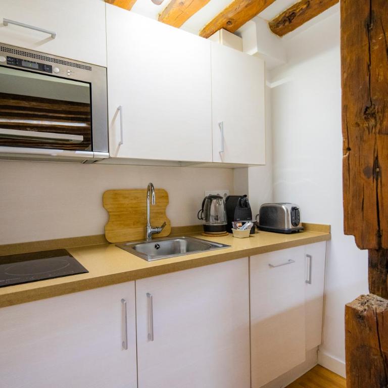 Apartamentos Huertas 10 - Deluxe Suite - 13