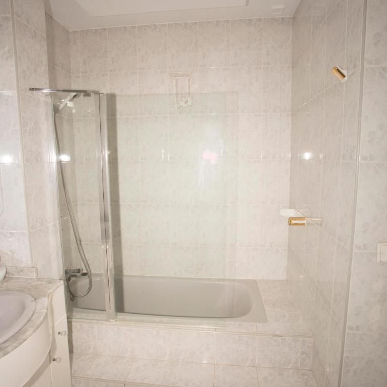 Alojamiento el Chaparro Barbate junto a la venta el loro - Habitación Doble con baño privado - 2 camas - 4