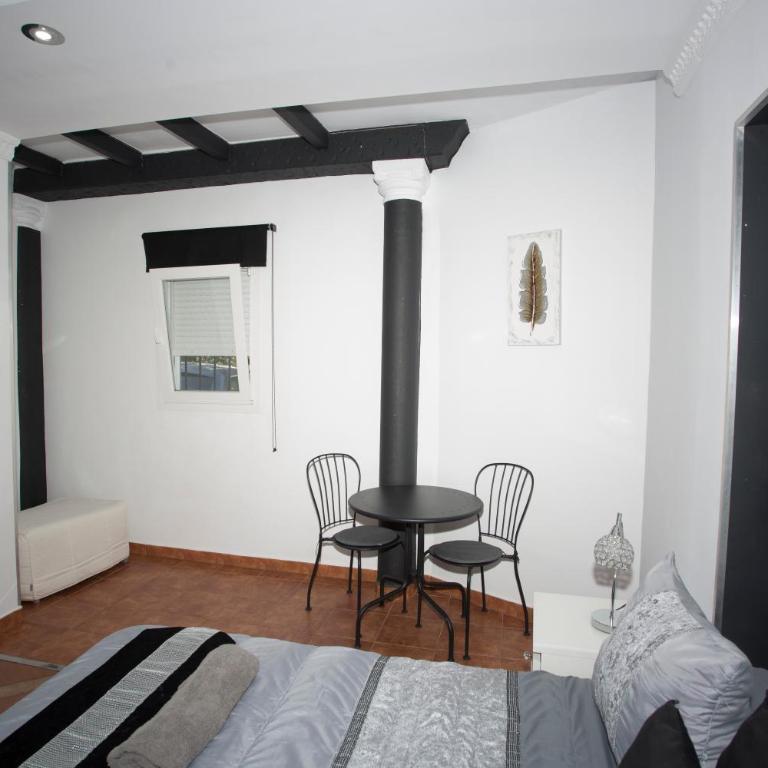 Alojamiento el Chaparro Barbate junto a la venta el loro - Habitación con cama extragrande y bañera de hidromasaje - 2