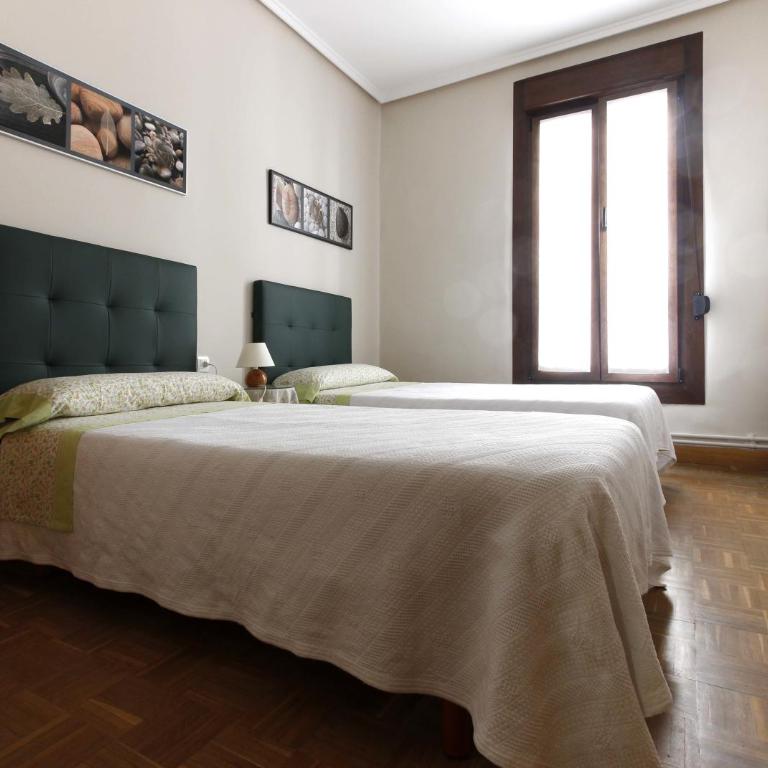 Pension Loinaz - Habitación Doble con baño compartido - 2 camas - 1