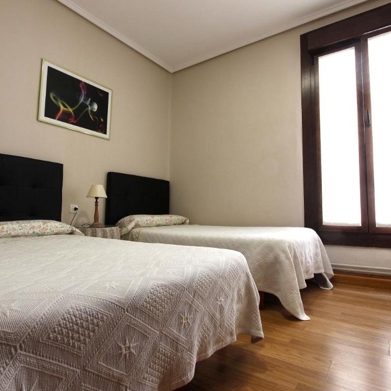 Pension Loinaz - Habitación Doble con baño compartido - 2 camas - 4