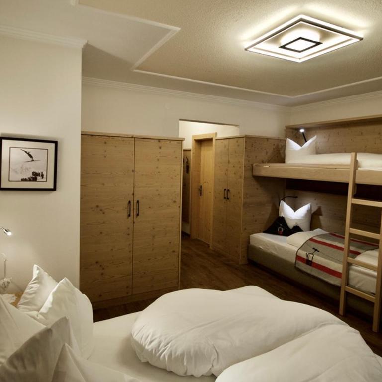 Hotel Brunnenhof - Deluxe Vierbettzimmer - 6