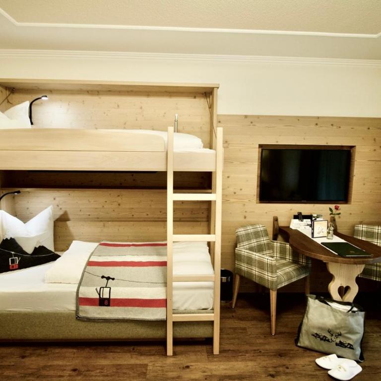 Hotel Brunnenhof - Deluxe Vierbettzimmer - 4
