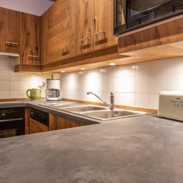 Charmant 4 pièces en centre village, proche pistes - 8 pers, Wifi, parking, balcon, animaux acceptés - FR-1-437-48 - Appartement (8 Adultes) - 9