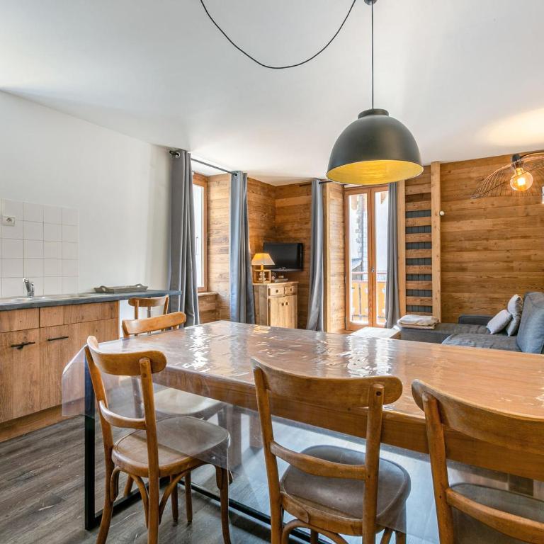 Appartement 4 Pièces au Centre du Village - Proche Pistes, Wi-Fi, Parking, Balcon - FR-1-437-24 - Appartamento (8 Adulti) - 8