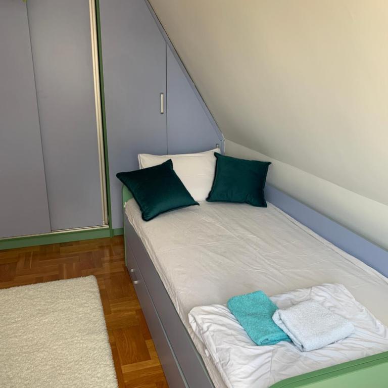 Stan u strogom centru grada - Apartman sa 2 Spavaće Sobe i Pogledom na Grad - 14