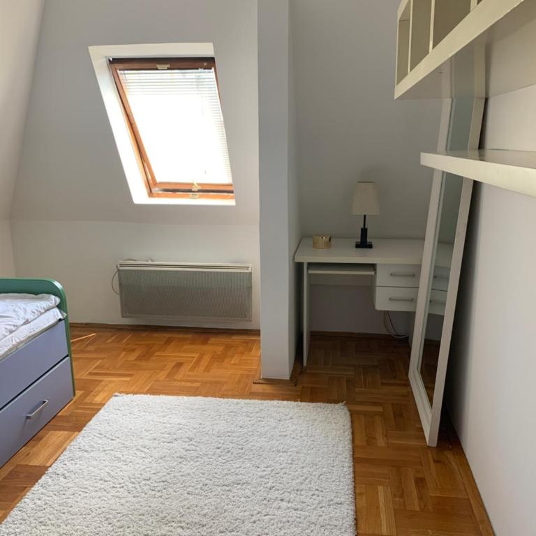 Stan u strogom centru grada - Apartman sa 2 Spavaće Sobe i Pogledom na Grad - 15