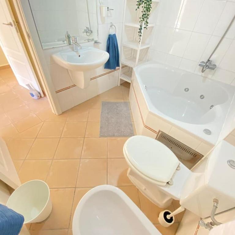 Casa Bongers Altaona Golf - Two-Bedroom Apartment - 20