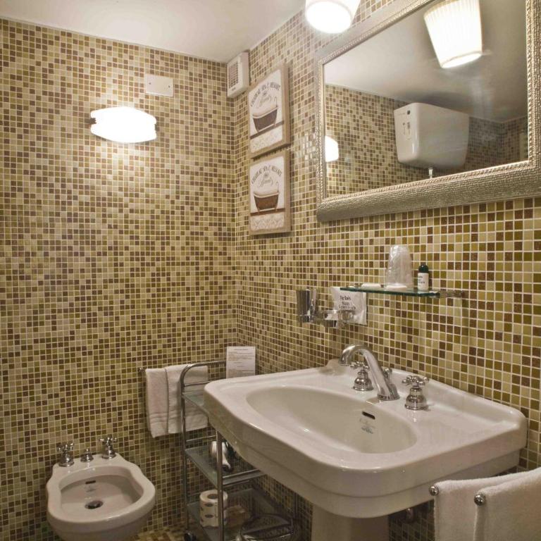 Relais San Lorenzo Historic Centre Rooms & Suites - Camera Matrimoniale - 10