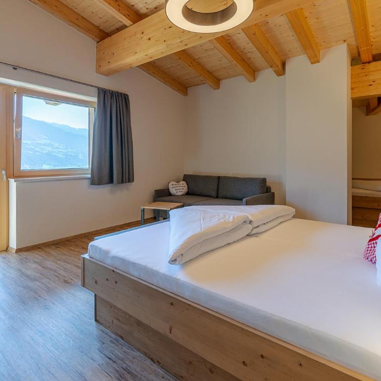 Hotel Garni Romantik - Doppelzimmer mit Balkon (2 Erwachsene + 1 Kind) - 2