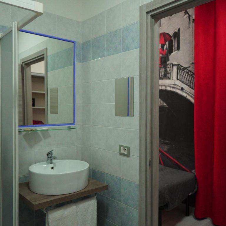 Hotel Canarino - Camera Tripla Romantic - 7