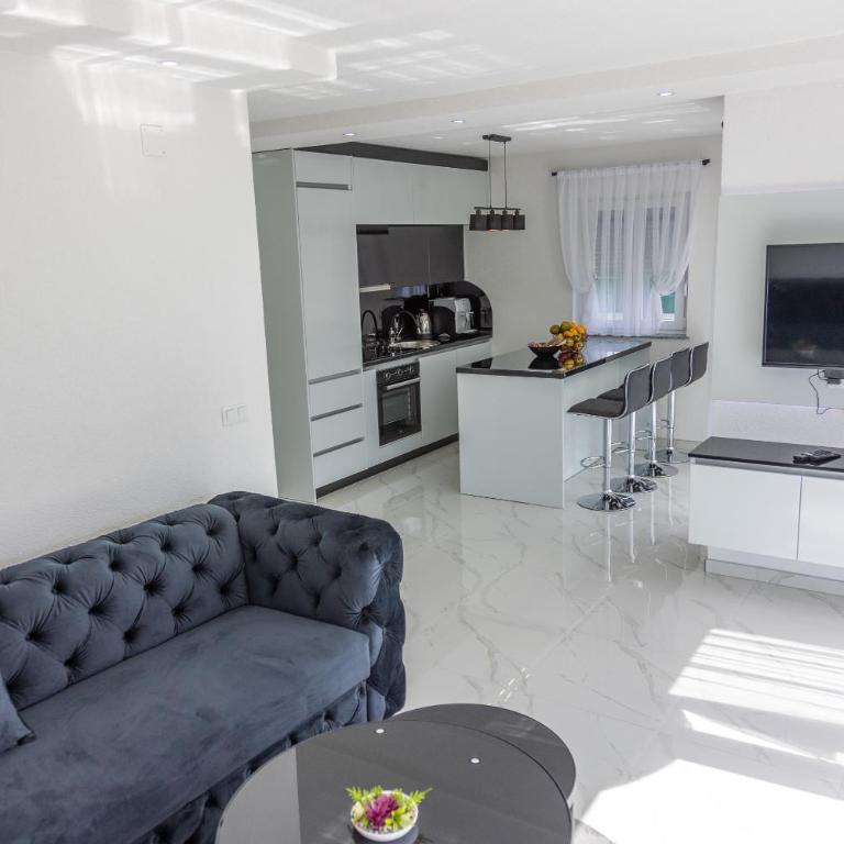 House De Luxe - One-Bedroom Villa - 38