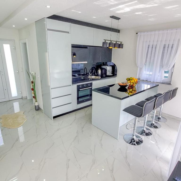 House De Luxe - One-Bedroom Villa - 41