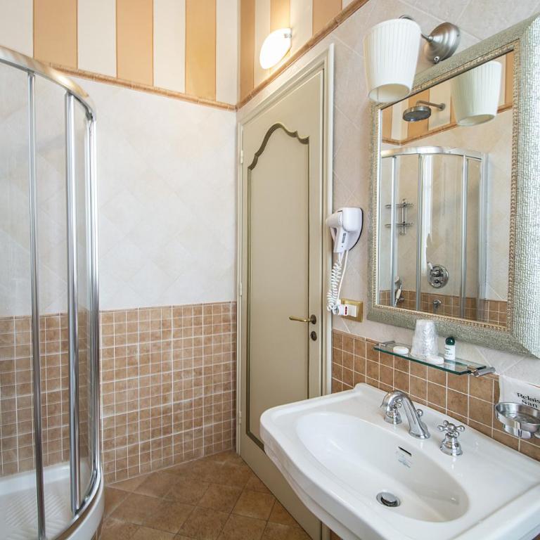 Relais San Lorenzo Historic Centre Rooms & Suites - Camera Matrimoniale - 5