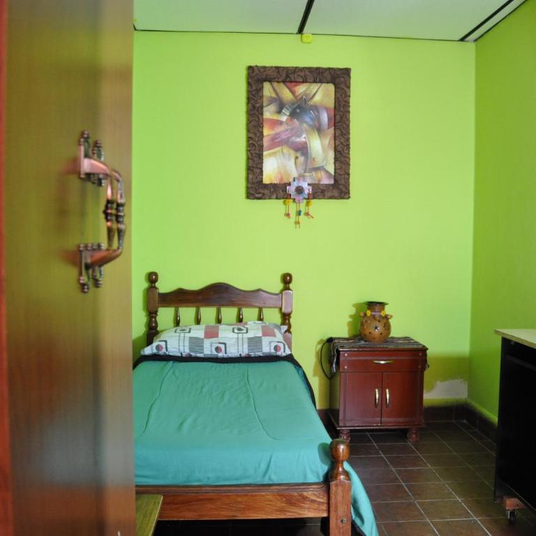 Hostel Copacabana La Quiaca - Habitación Individual con baño compartido - 1