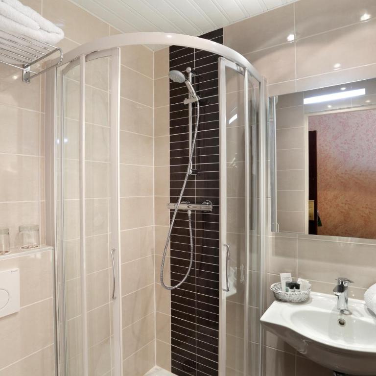 The Originals City Hotel Paix Republique - Chambre Double Confort - 9