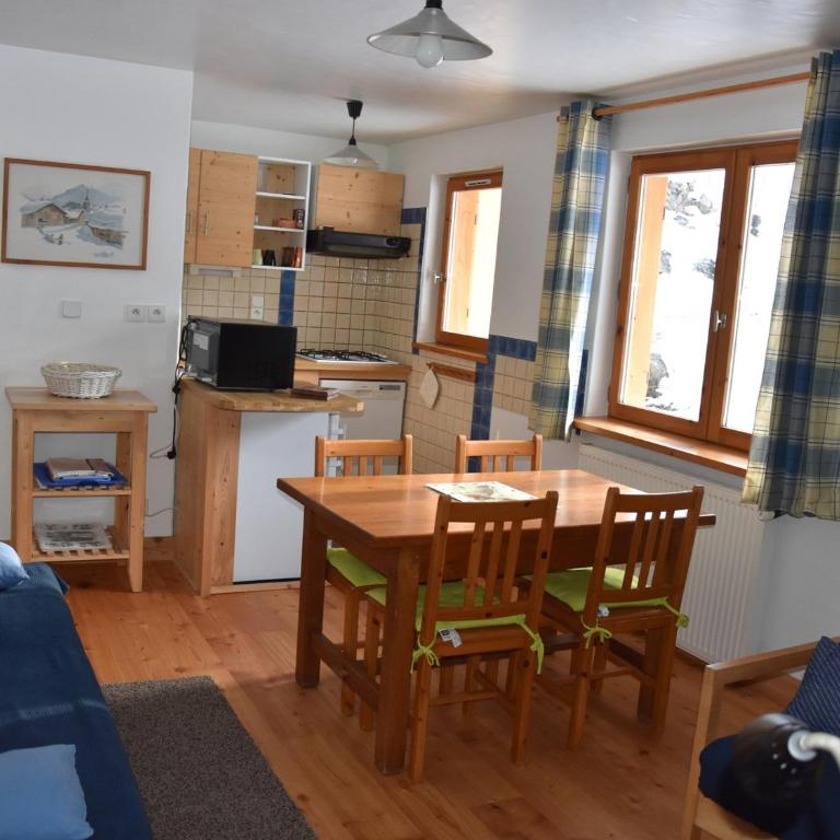 Charmant rez-de-jardin dans chalet avec parking et animaux admis - FR-1-464-170 - Appartamento con 2 Camere da Letto - 1