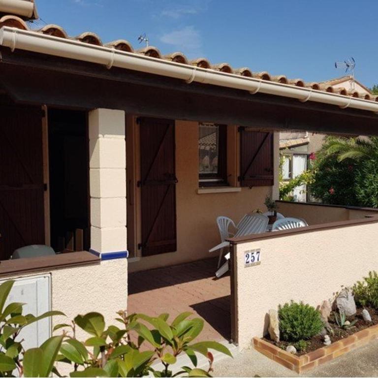 Charmant pavillon 2 pièces + mezzanine, 5 couchages, proche plage, terrasse, parking, animaux admis - FR-1-106-93 - Villa - 1