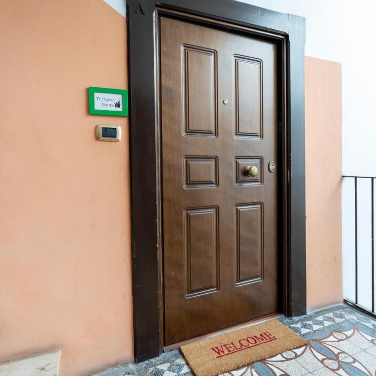 GuestHost - Terrazza Dante Bright Apartment - Apartment with Terrace - 24