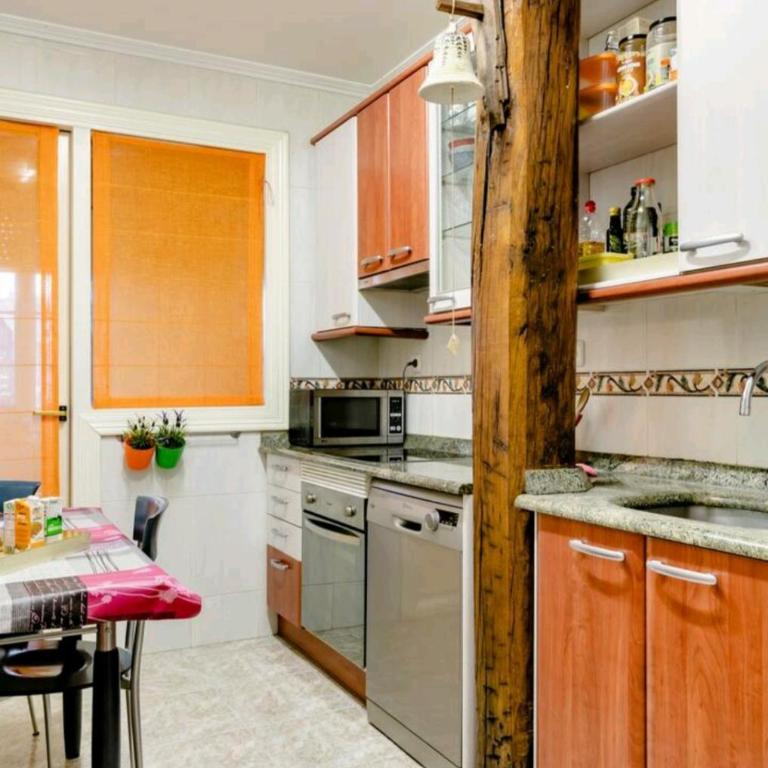 Nuestro refugio - Casco Viejo con wifi y parking gratuito- - Three-Bedroom Apartment - 24