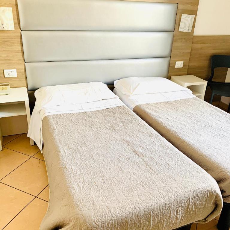 Hotel Siro - Camera Doppia con Letti Singoli - 2