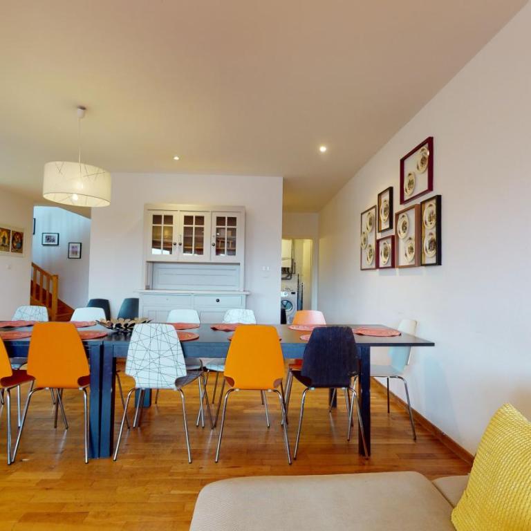 ColmarAppart Vauban - Appartement en Duplex avec Terrasse Loux - 4 Chambres et 3 Salles de Bains - 195 m² - 25