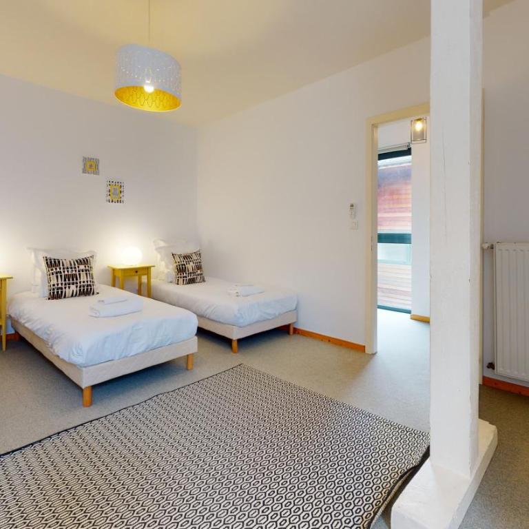 ColmarAppart Vauban - Appartement en Duplex avec Terrasse Loux - 4 Chambres et 3 Salles de Bains - 195 m² - 52