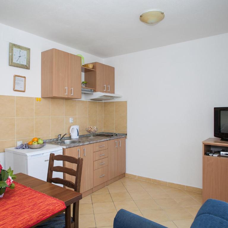Daria Apartments - Apartment - 23