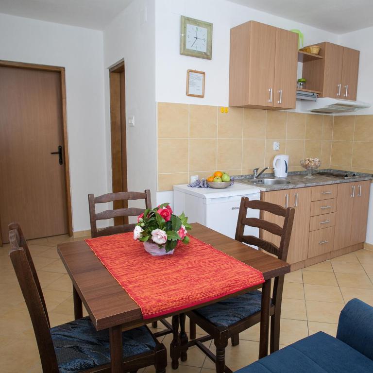 Daria Apartments - Apartment - 26