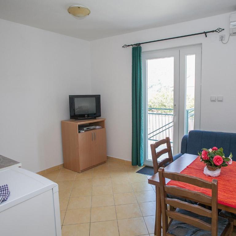Daria Apartments - Apartment - 33