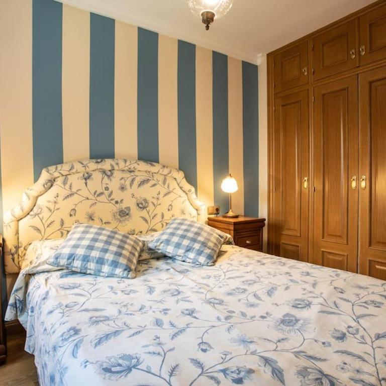 Centrico y espacioso. Parking gratuito. - Three-Bedroom Apartment - 29